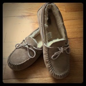 Gently used ugg Dakota slippers